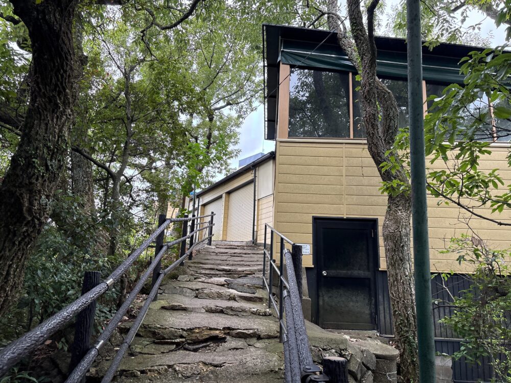 山頂付近のロープウェイ乗り場