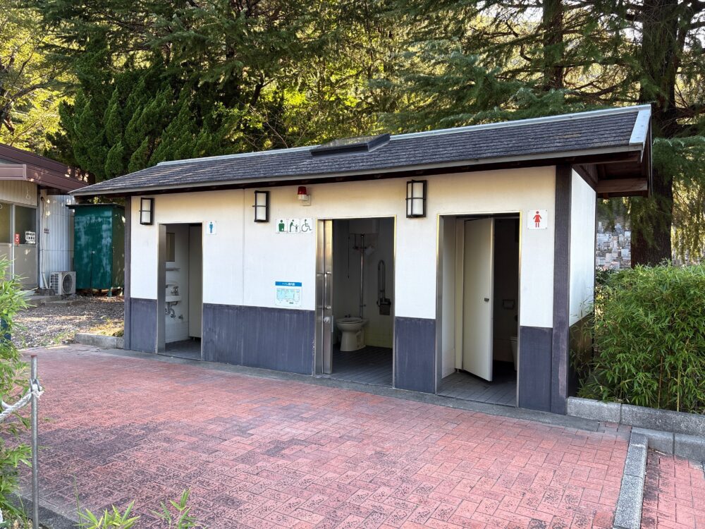 岩戸公園駐車場のトイレ