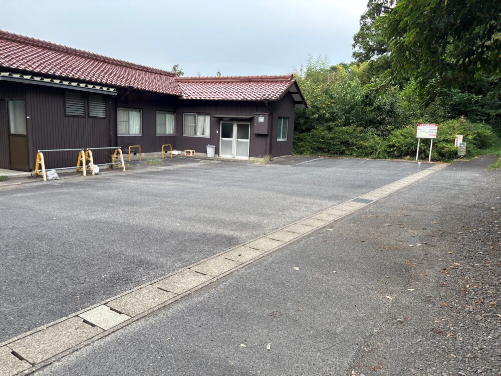大脇登山口の駐車場