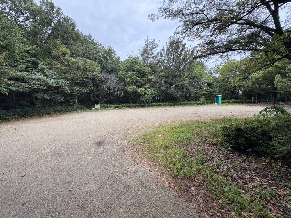 三峰山登山で利用する尾崎南運動公園駐車場