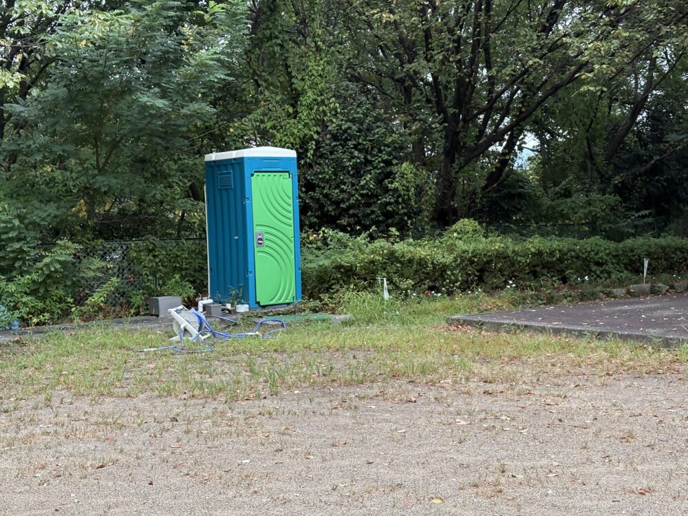 尾崎南運動公園に設置された仮設トイレ