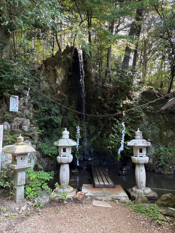 各務原アルプス縦走の起点となる伊吹の滝