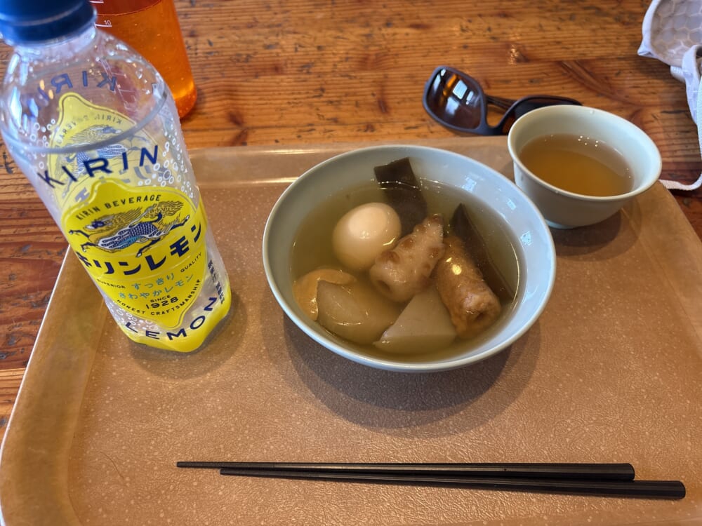 白山室堂で食べたおでんとキリンレモン