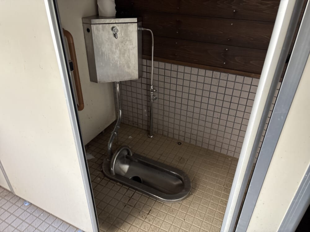 甚之助避難小屋の和式トイレ
