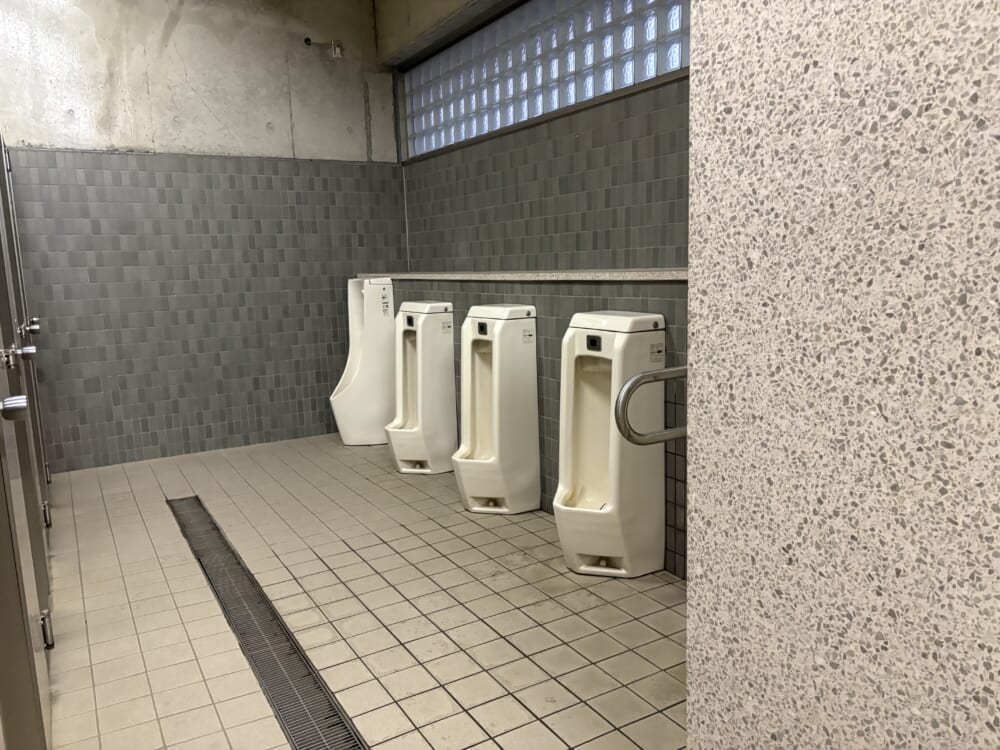 別当出合トイレの内部